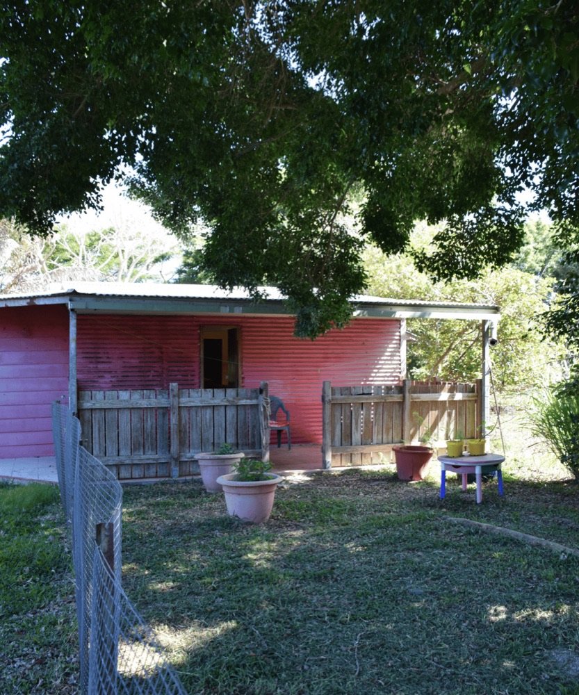 Le bungalow climatisé et son jardin clôturé